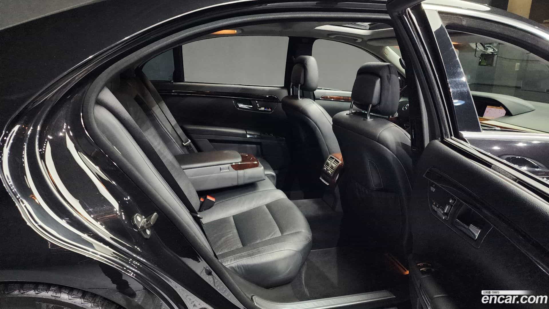 S-Class Mercedes-Benz 2011.4-OPTION-016