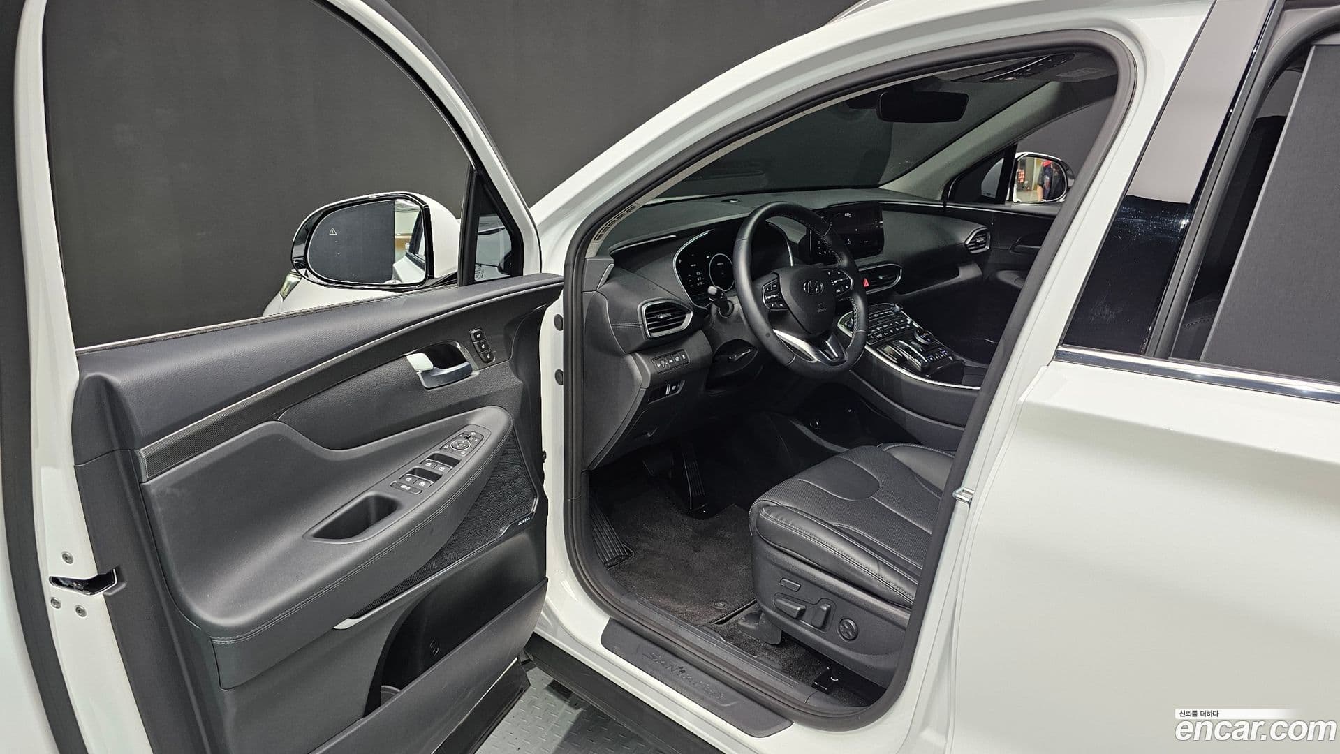 Main__Slider__Photo:Santafe Hyundai 2023.0-9