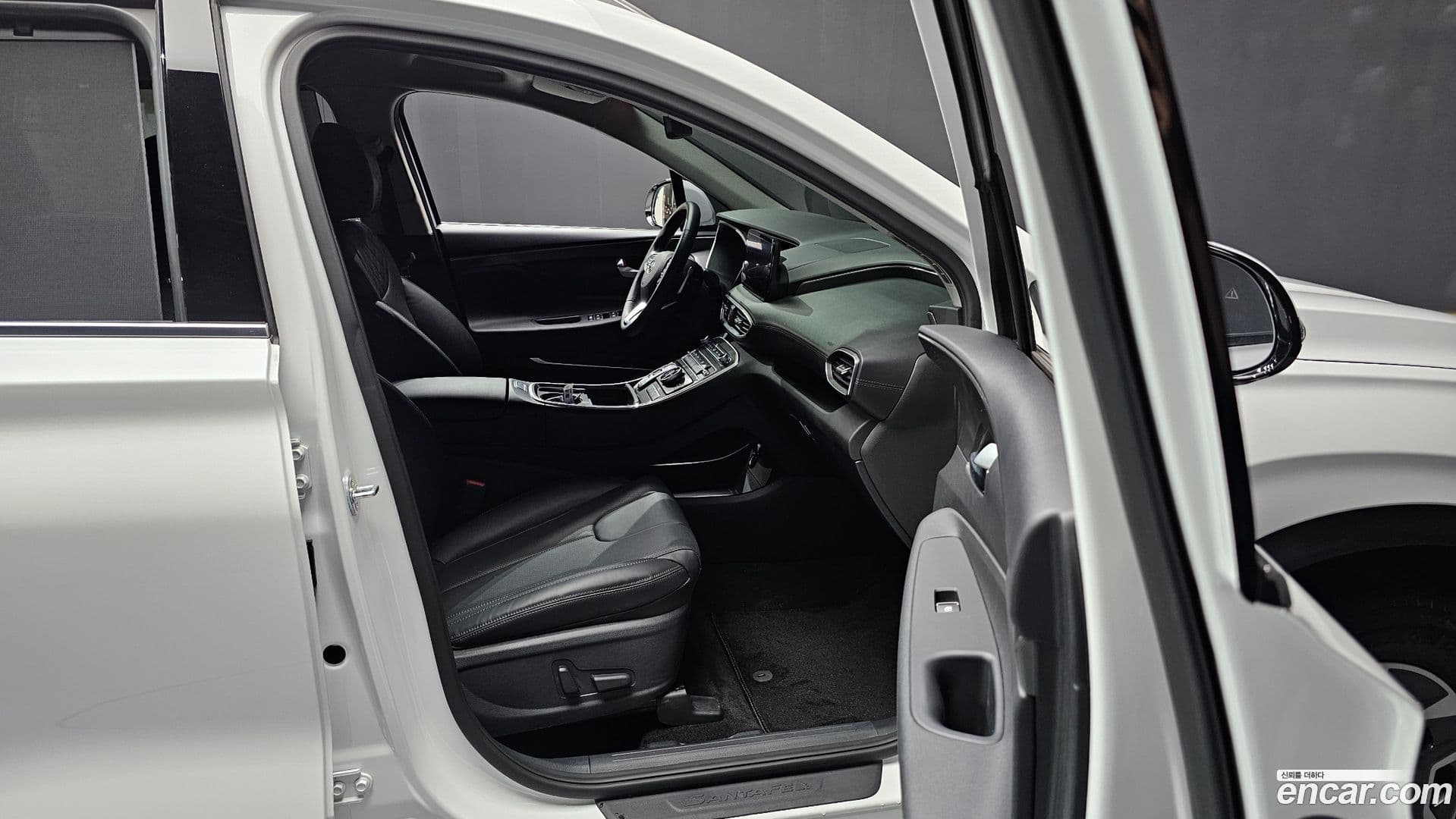 Main__Slider__Photo:Santafe Hyundai 2023.0-16