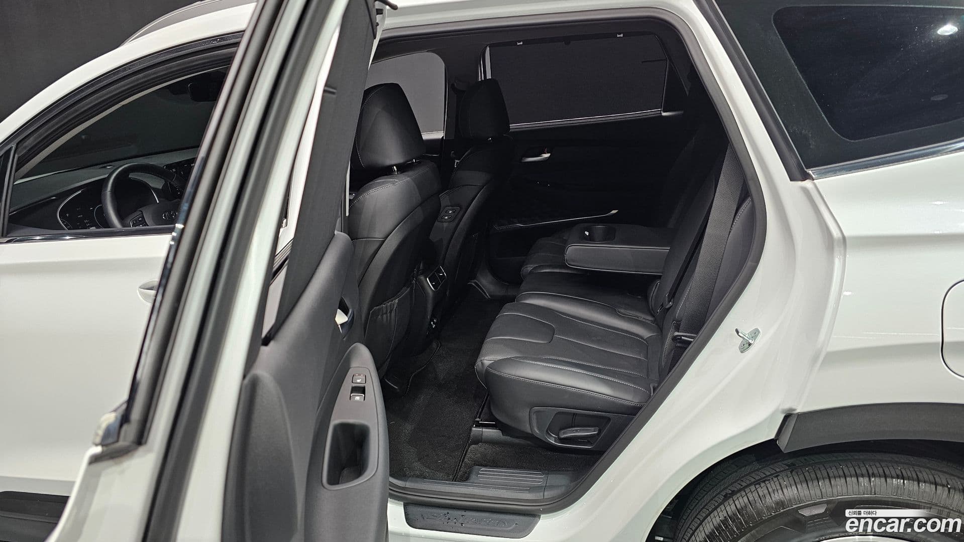 Main__Slider__Photo:Santafe Hyundai 2023.0-17