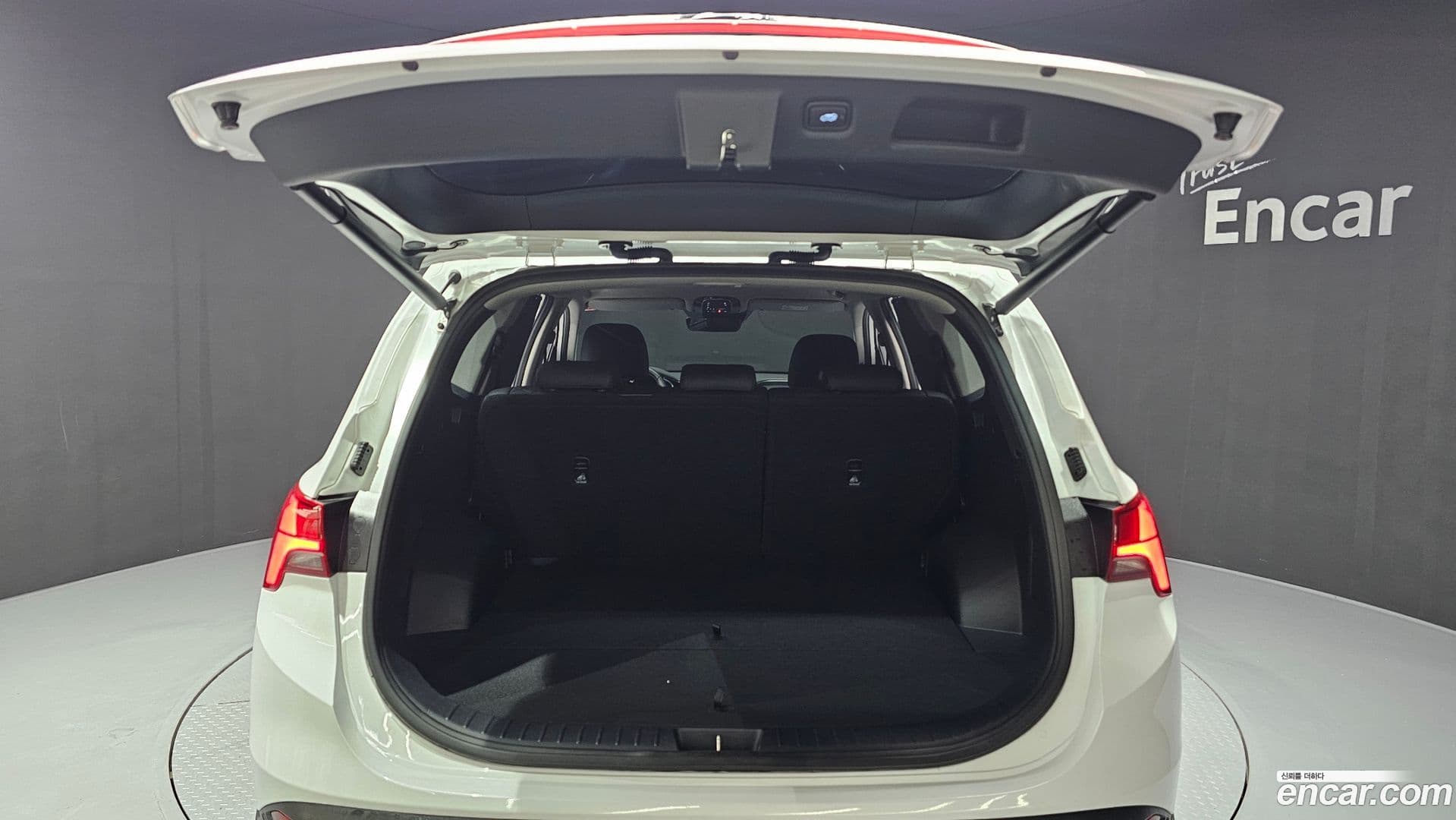 Main__Slider__Photo:Santafe Hyundai 2023.0-19