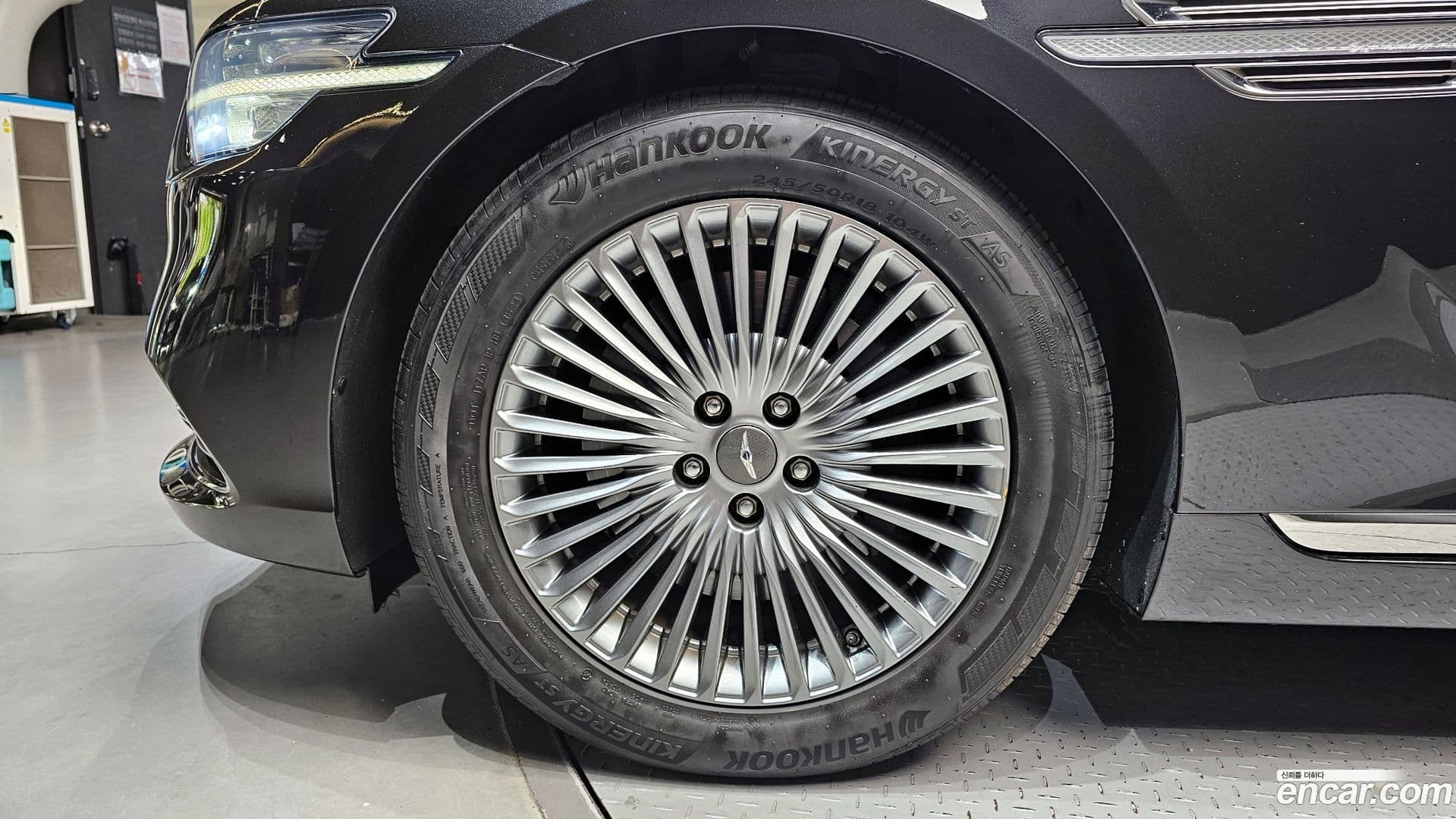 Main__Slider__Photo:G90 Genesis 2019.0-4