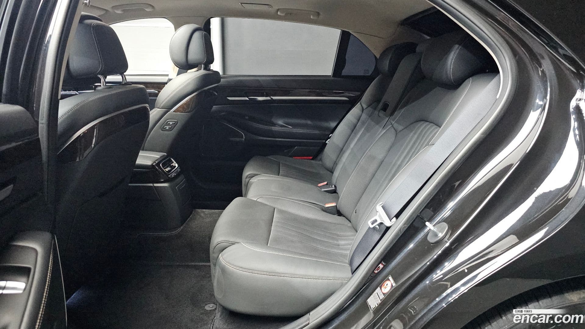 Main__Slider__Photo:G90 Genesis 2019.0-11