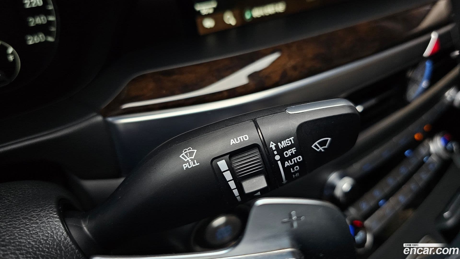 Main__Slider__Photo:G90 Genesis 2019.0-16