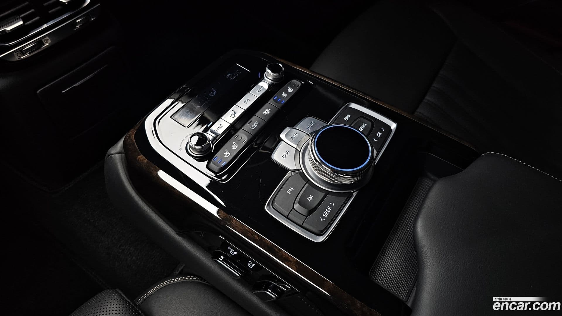 Main__Slider__Photo:G90 Genesis 2019.0-17