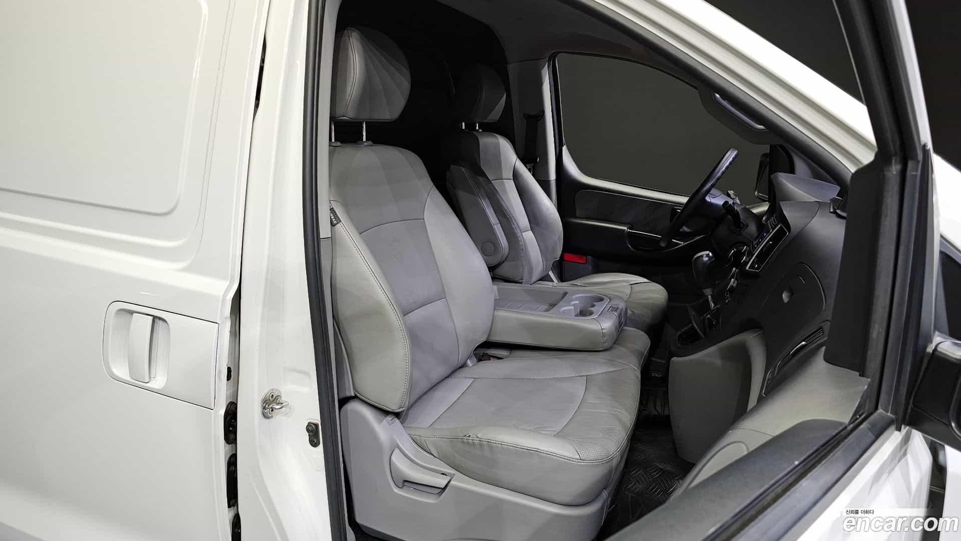 Starex Hyundai 2019.4-OPTION-015