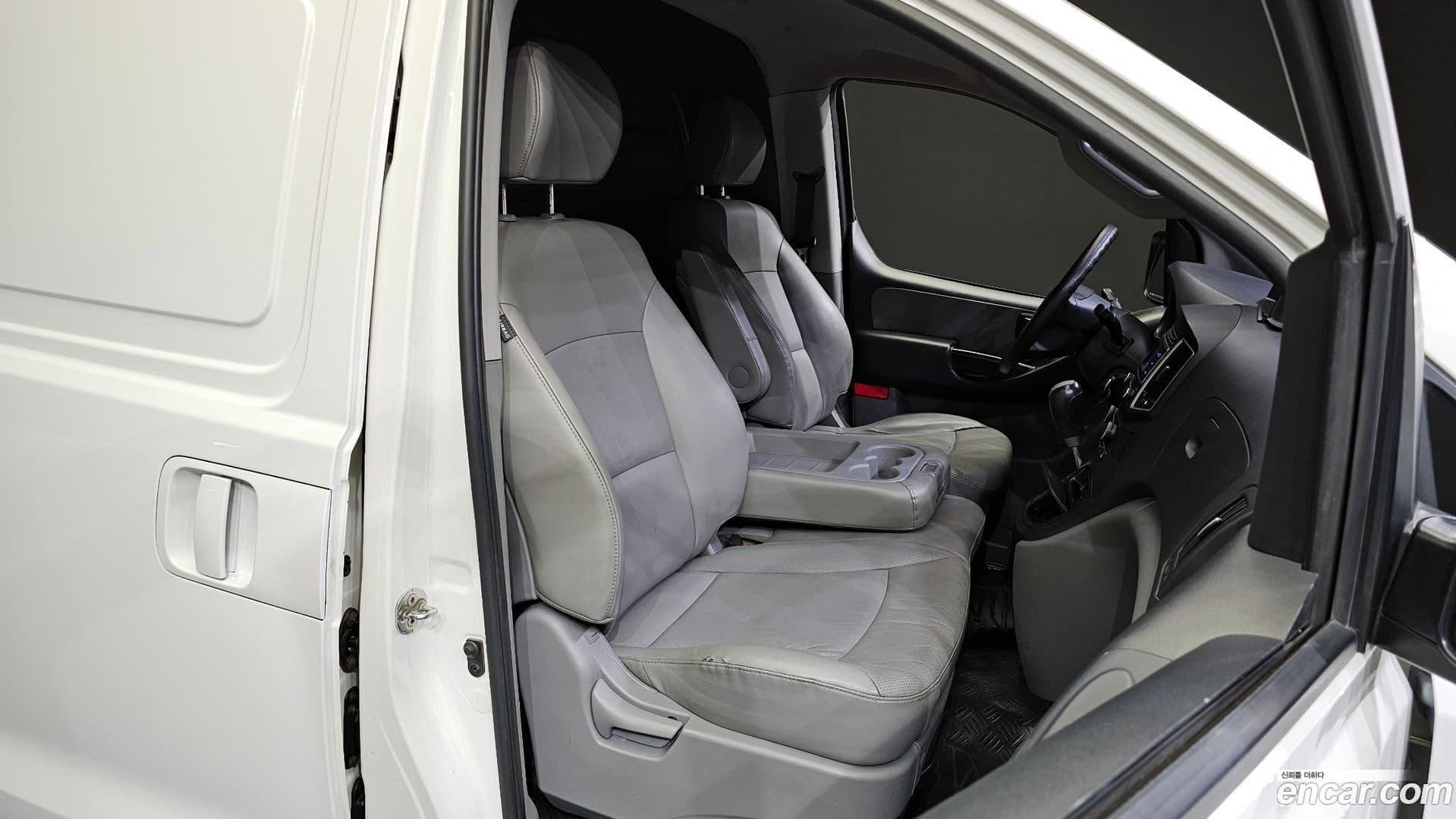 Main__Slider__Photo:Starex Hyundai 2019.4-10