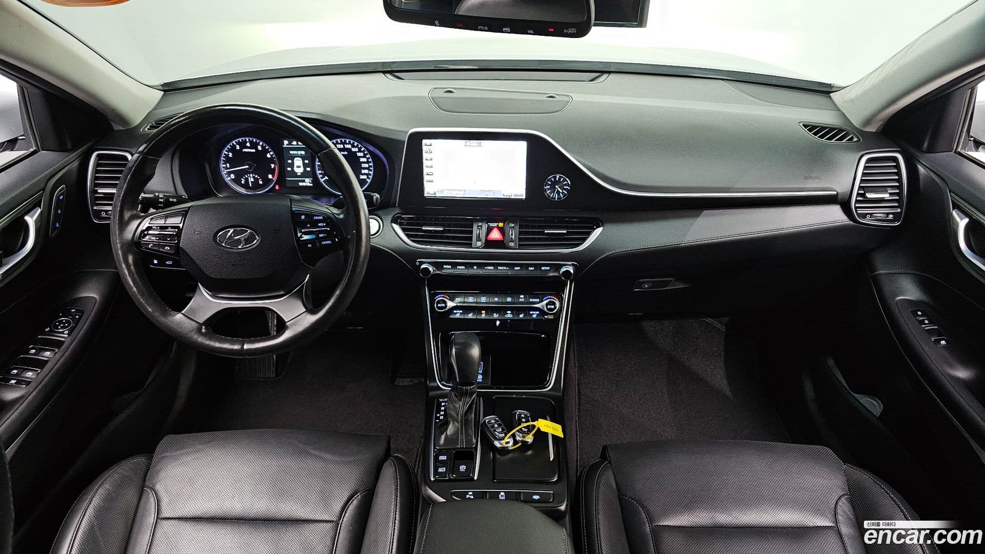 Main__Slider__Photo:Grandeur Hyundai 2018.7-6