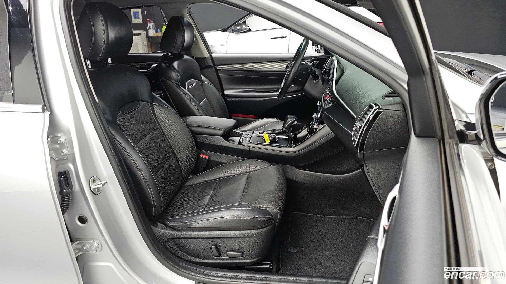 Main__Slider__Photo:Grandeur Hyundai 2018.7-9