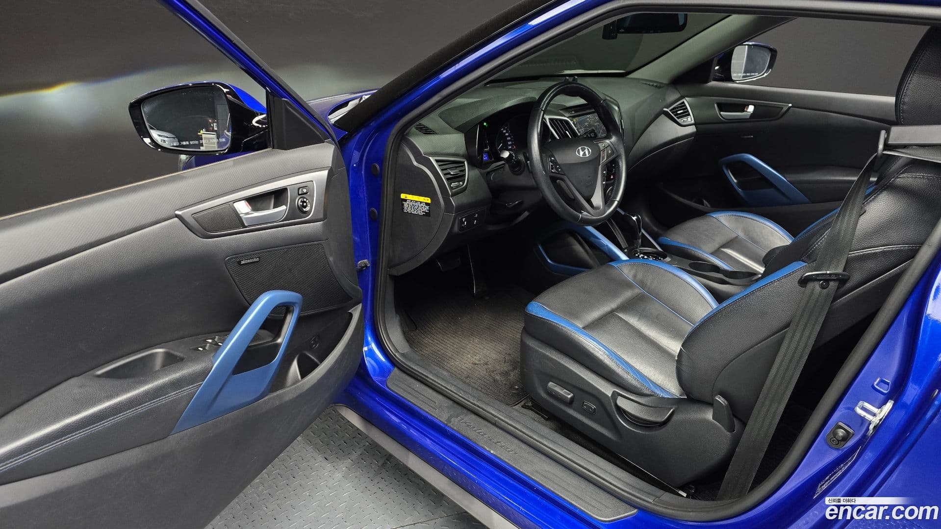 Main__Slider__Photo:Veloster Hyundai 2012.11-10