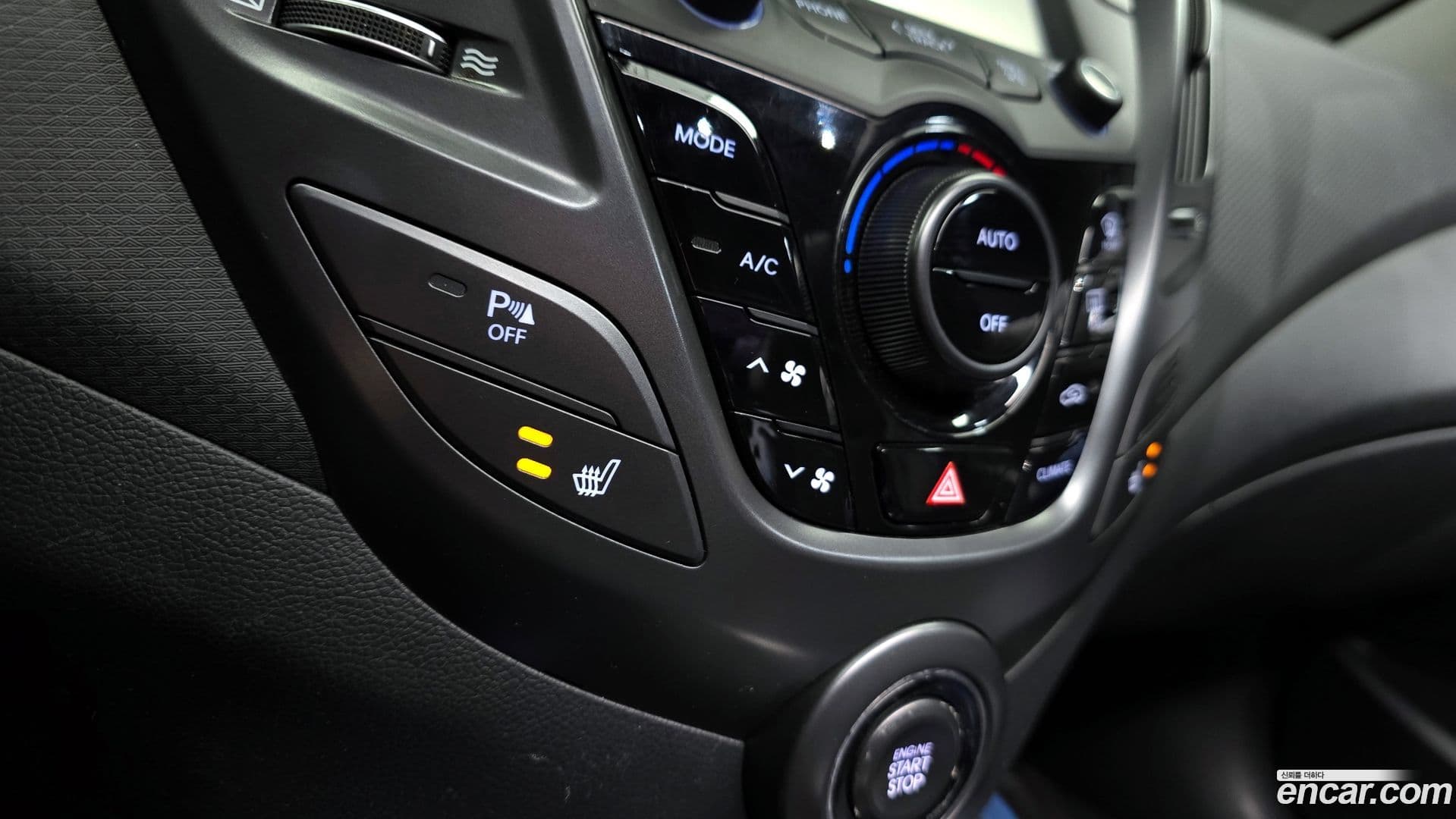 Main__Slider__Photo:Veloster Hyundai 2012.11-17