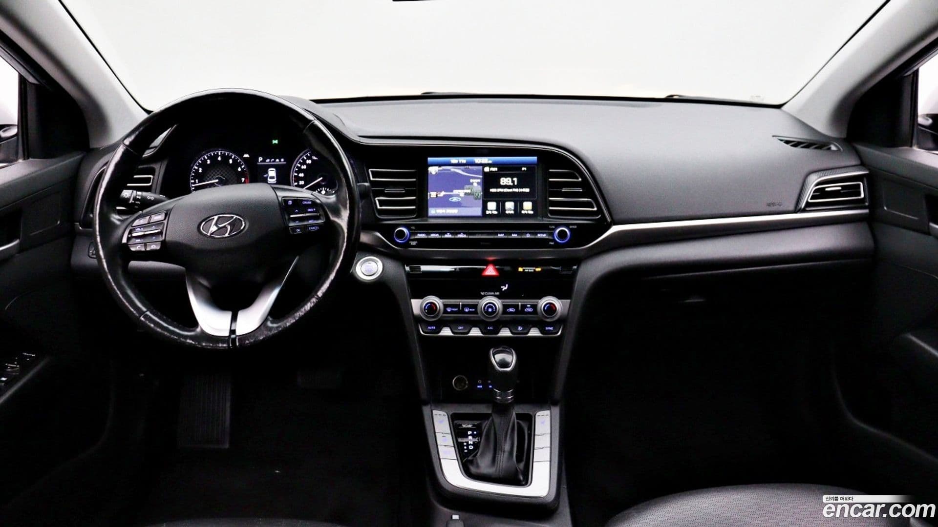 Main__Slider__Photo:AVANTE Hyundai 2018.9-6