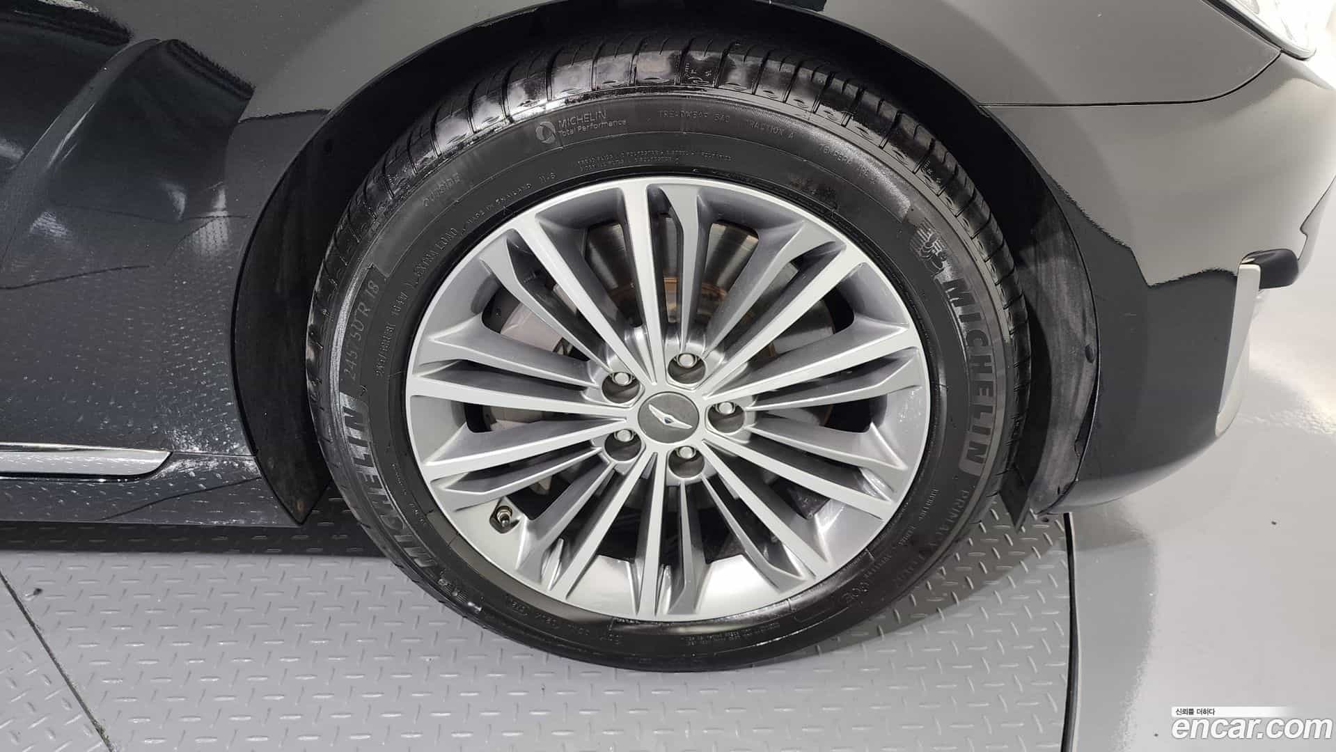 EQ900 Genesis 2016.1-OUTER-005