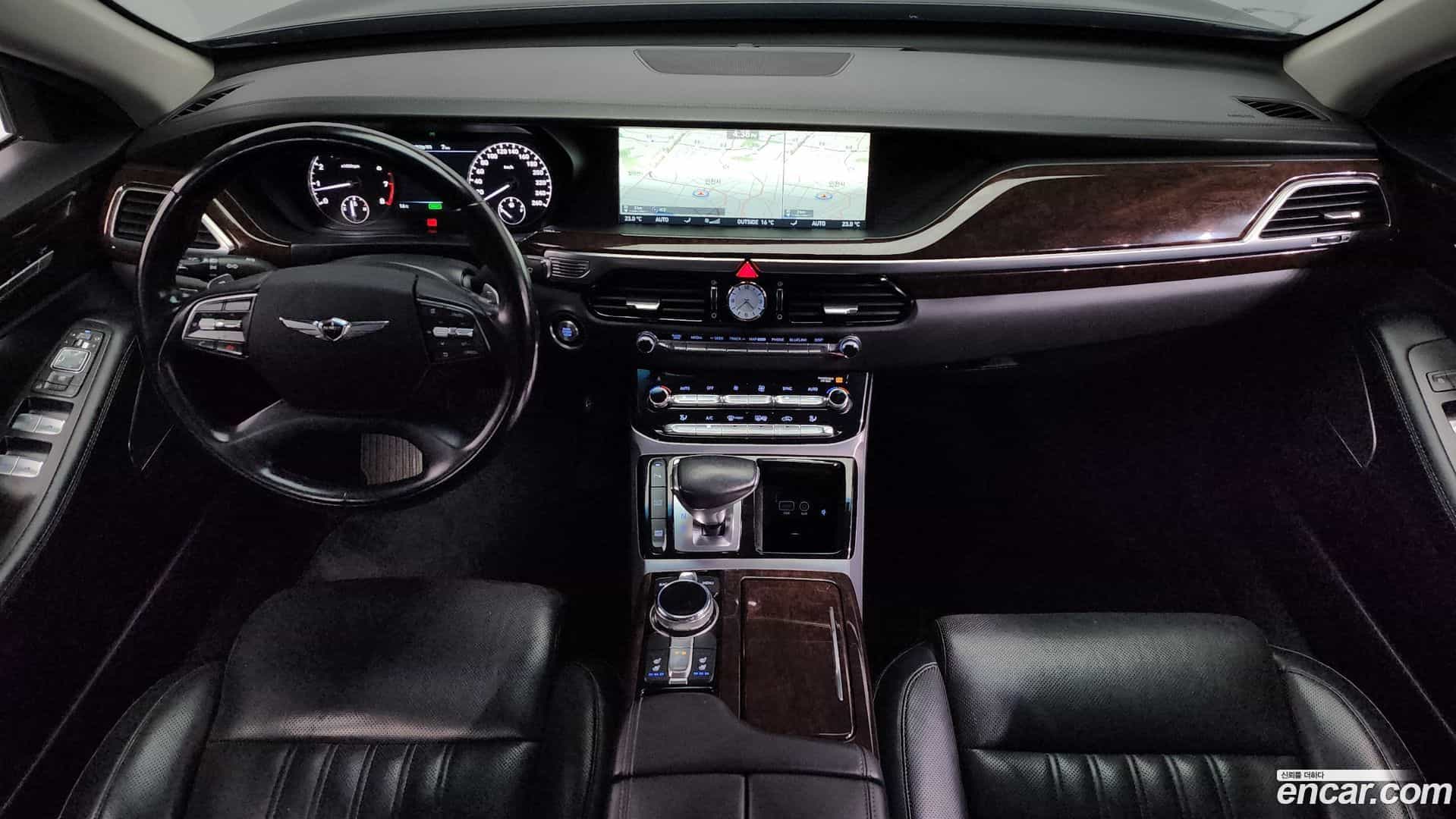 EQ900 Genesis 2016.1-INNER-007