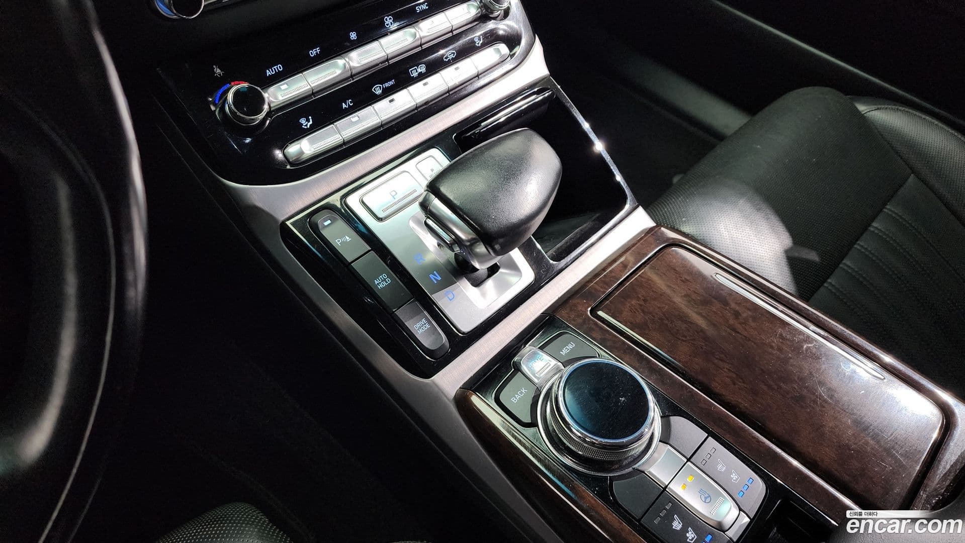 Main__Slider__Photo:EQ900 Genesis 2016.1-8