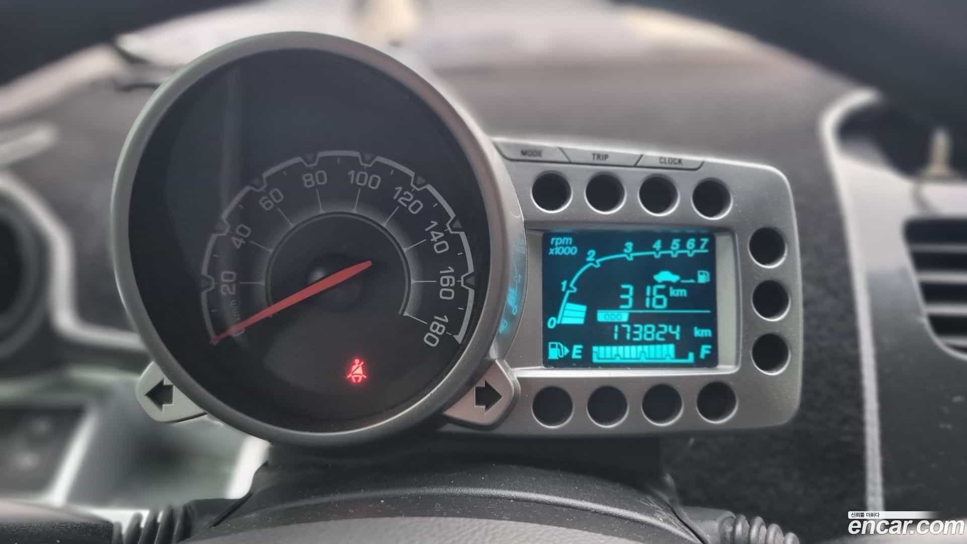 Spark Chevrolet 2012.9-INNER-006