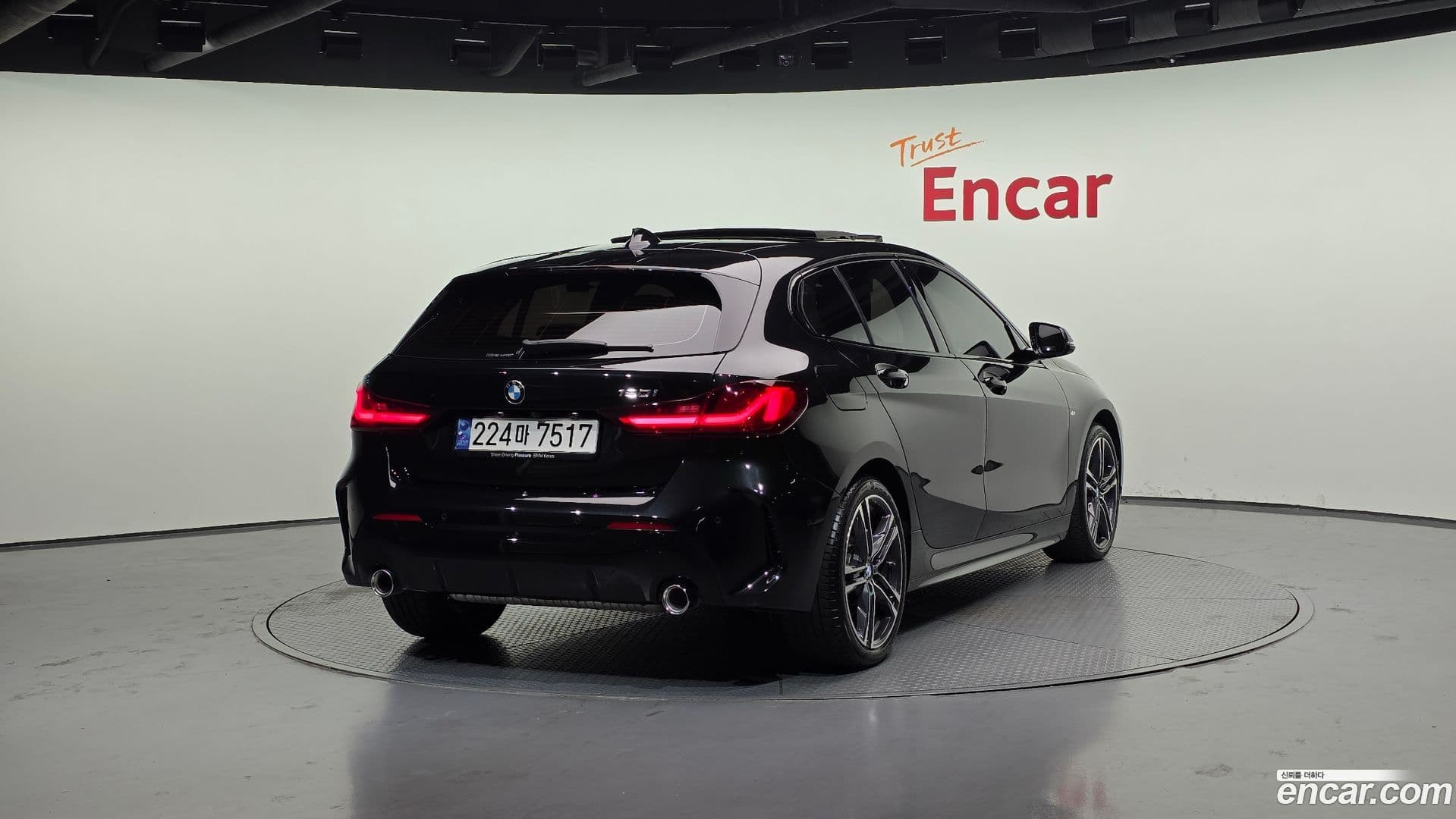 Main__Slider__Photo:1-Series BMW 2024.6-1