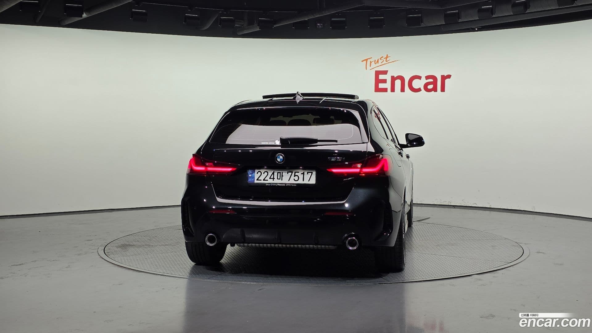 Main__Slider__Photo:1-Series BMW 2024.6-3