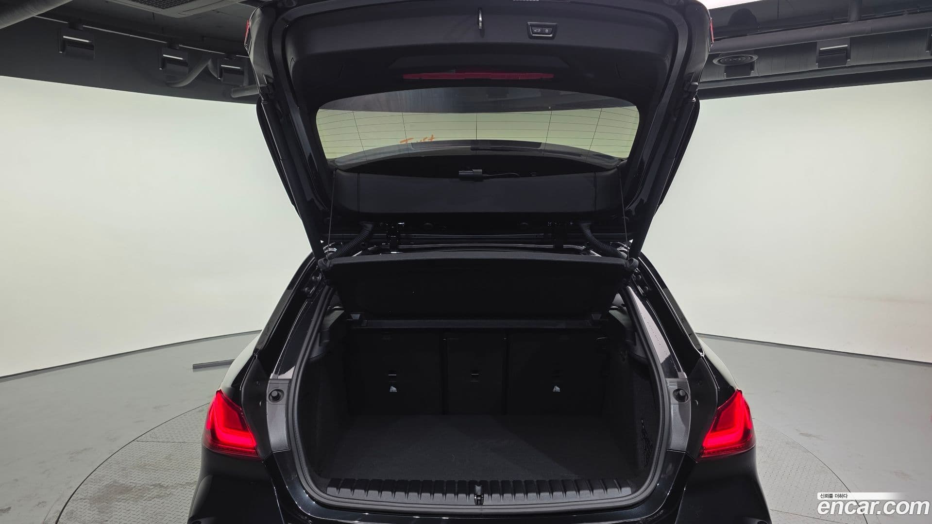 Main__Slider__Photo:1-Series BMW 2024.6-19