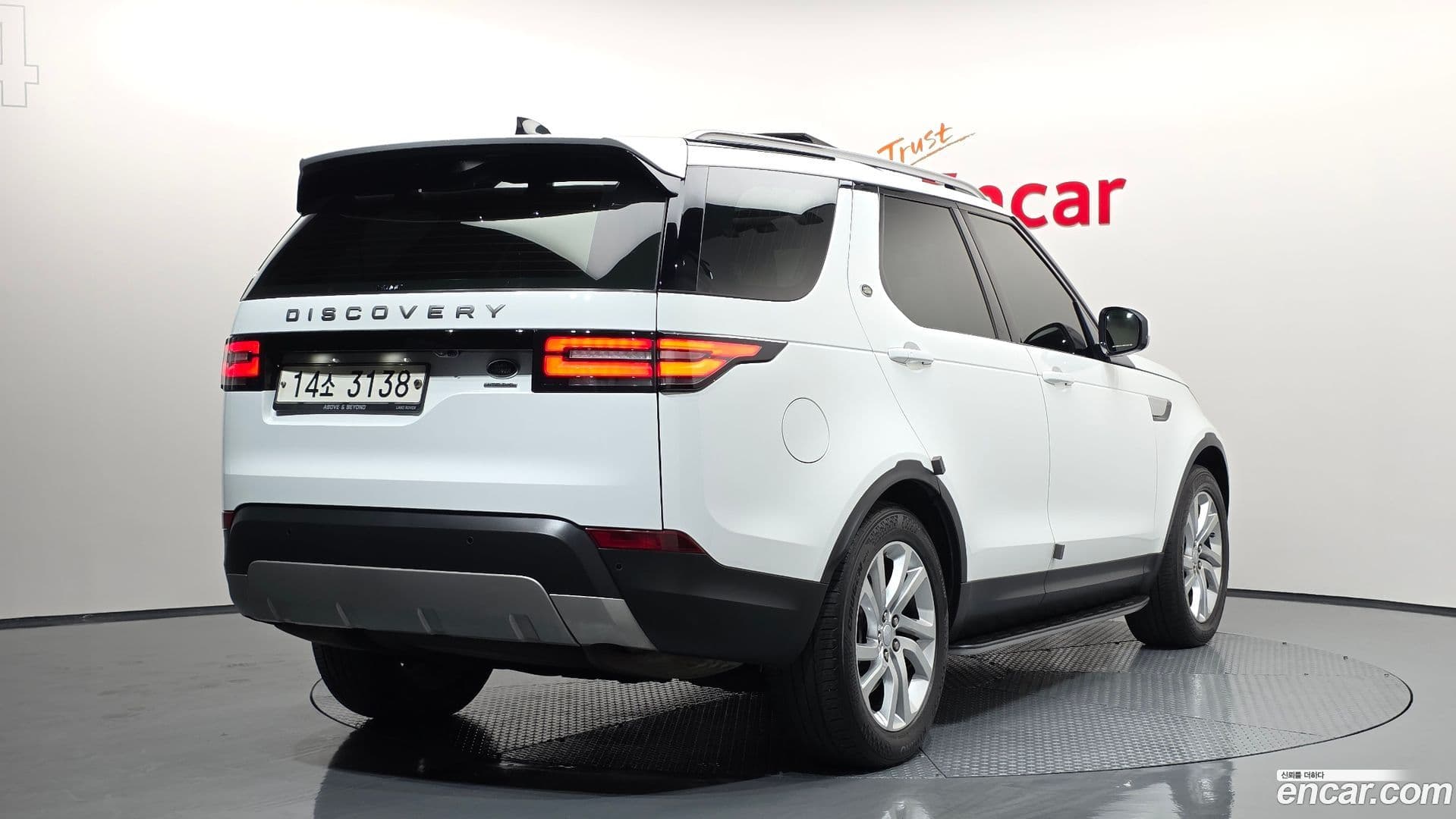 Main__Slider__Photo:Discovery Land Rover 2017.10-1