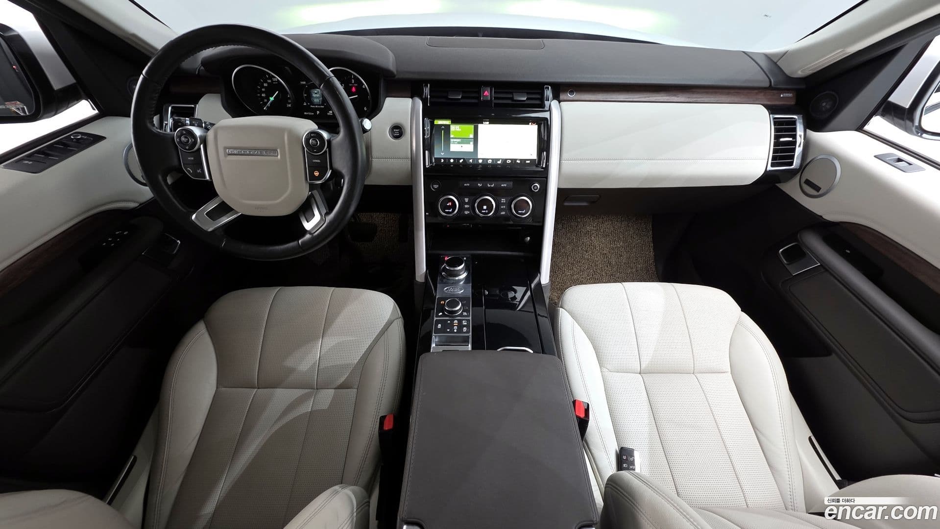 Main__Slider__Photo:Discovery Land Rover 2017.10-6