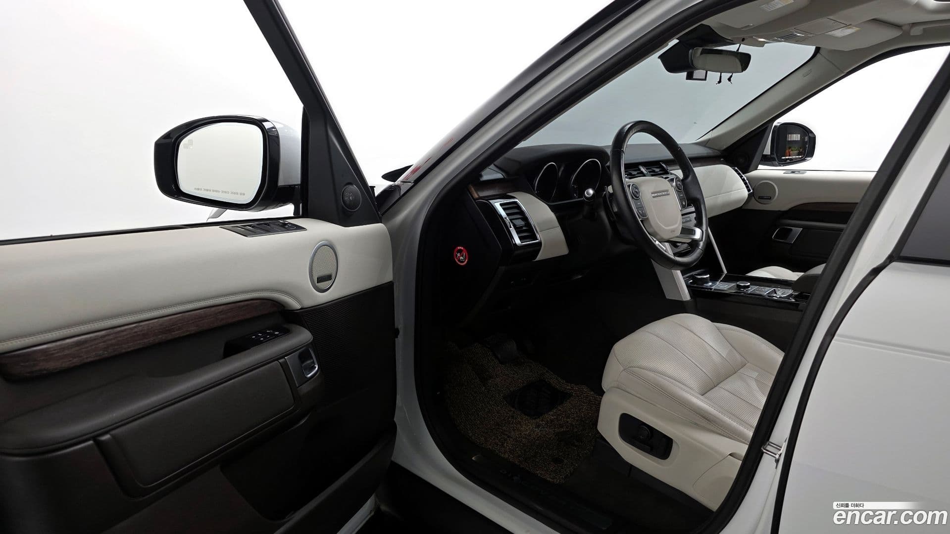 Main__Slider__Photo:Discovery Land Rover 2017.10-9