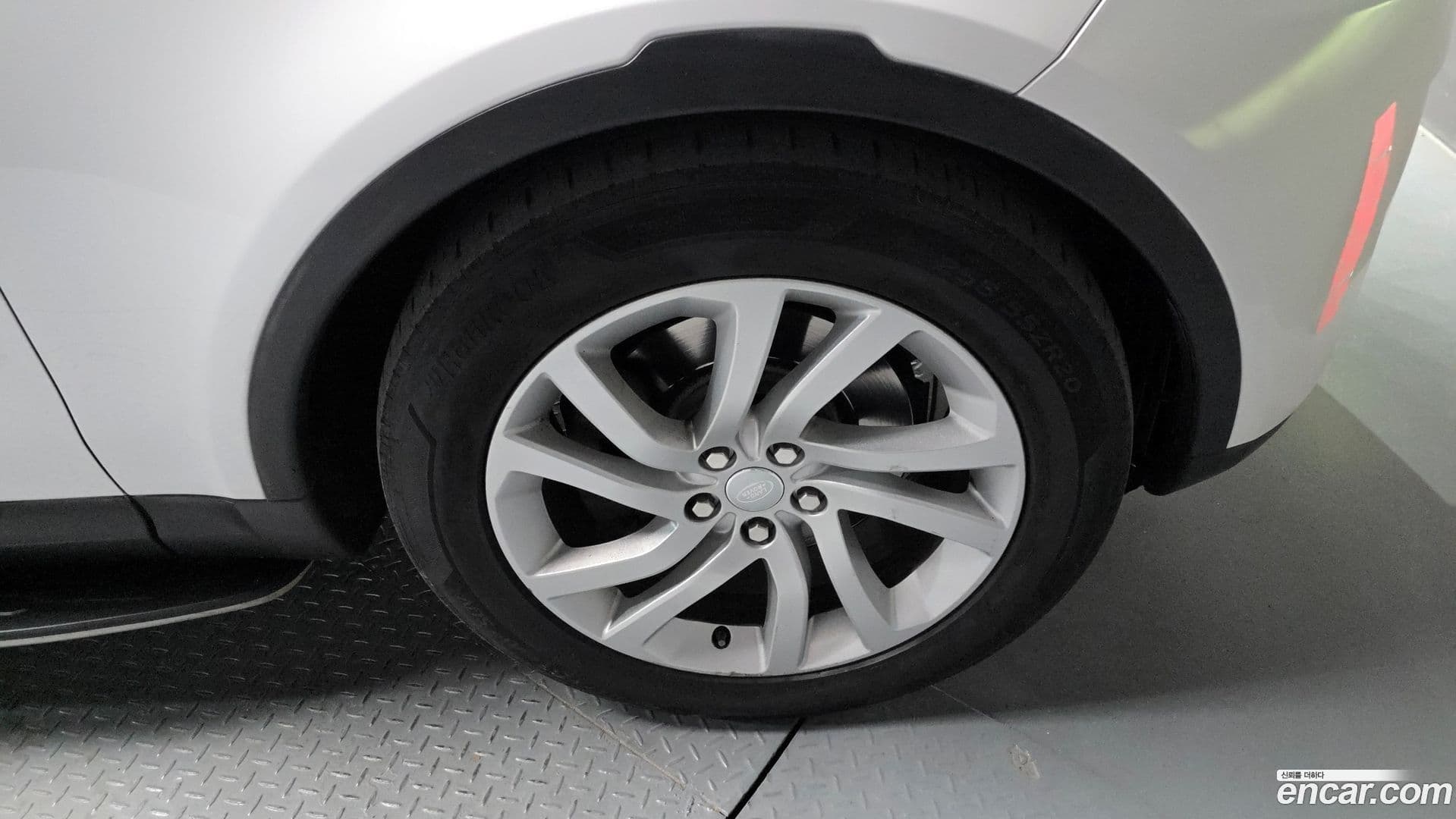 Main__Slider__Photo:Discovery Land Rover 2017.8-4