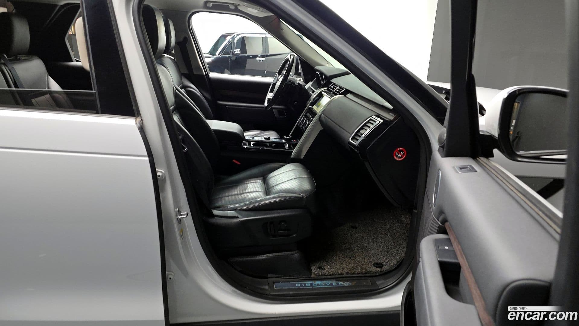 Main__Slider__Photo:Discovery Land Rover 2017.8-10