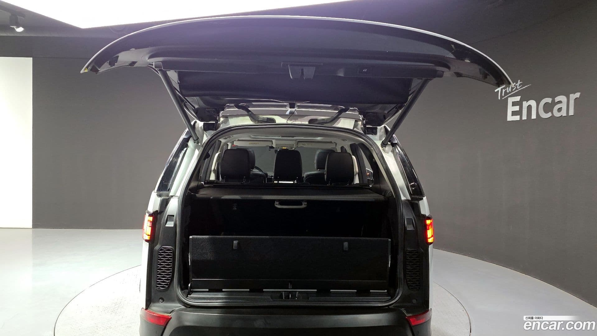 Main__Slider__Photo:Discovery Land Rover 2017.8-19