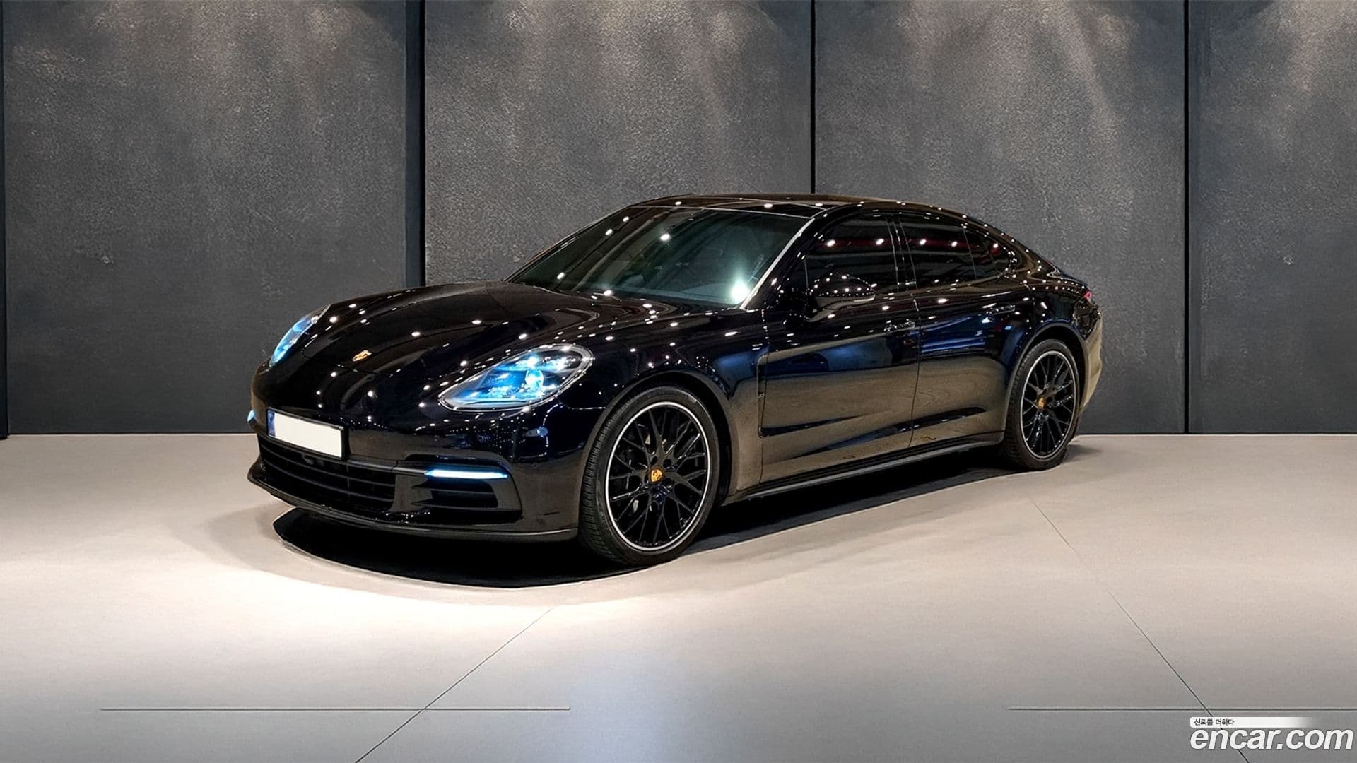 Main__Slider__Photo:Panamera Porsche 2018.7-0