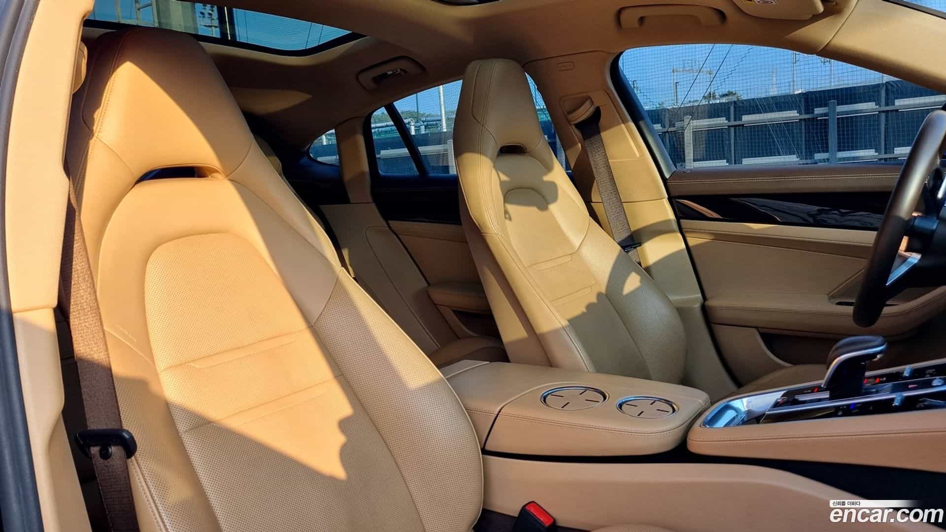 Panamera Porsche 2018.7-OPTION-016