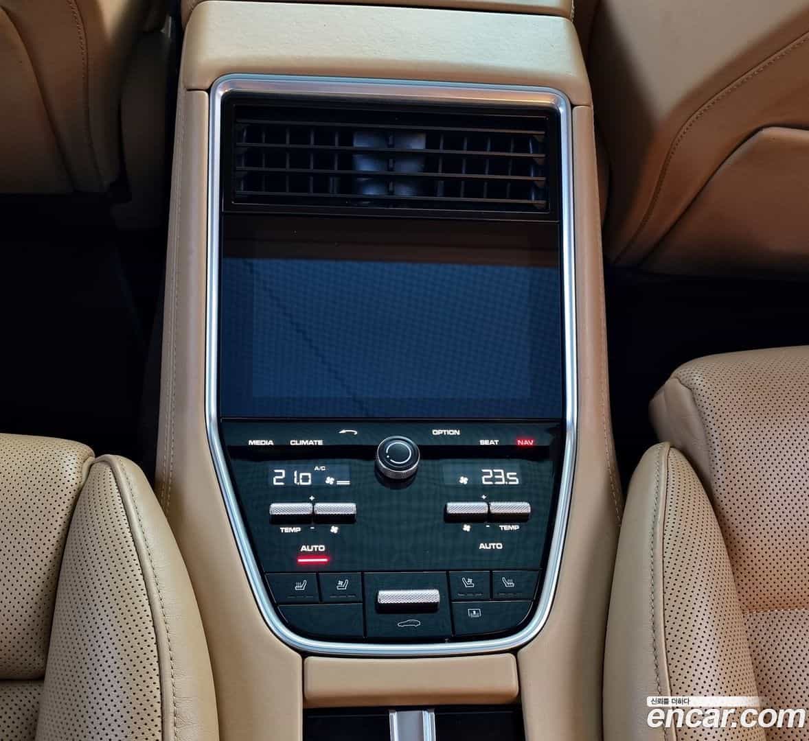 Panamera Porsche 2018.7-OPTION-021