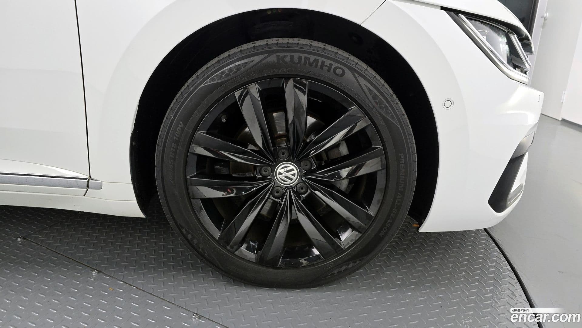 Main__Slider__Photo:Arteon Volkswagen 2019.4-4