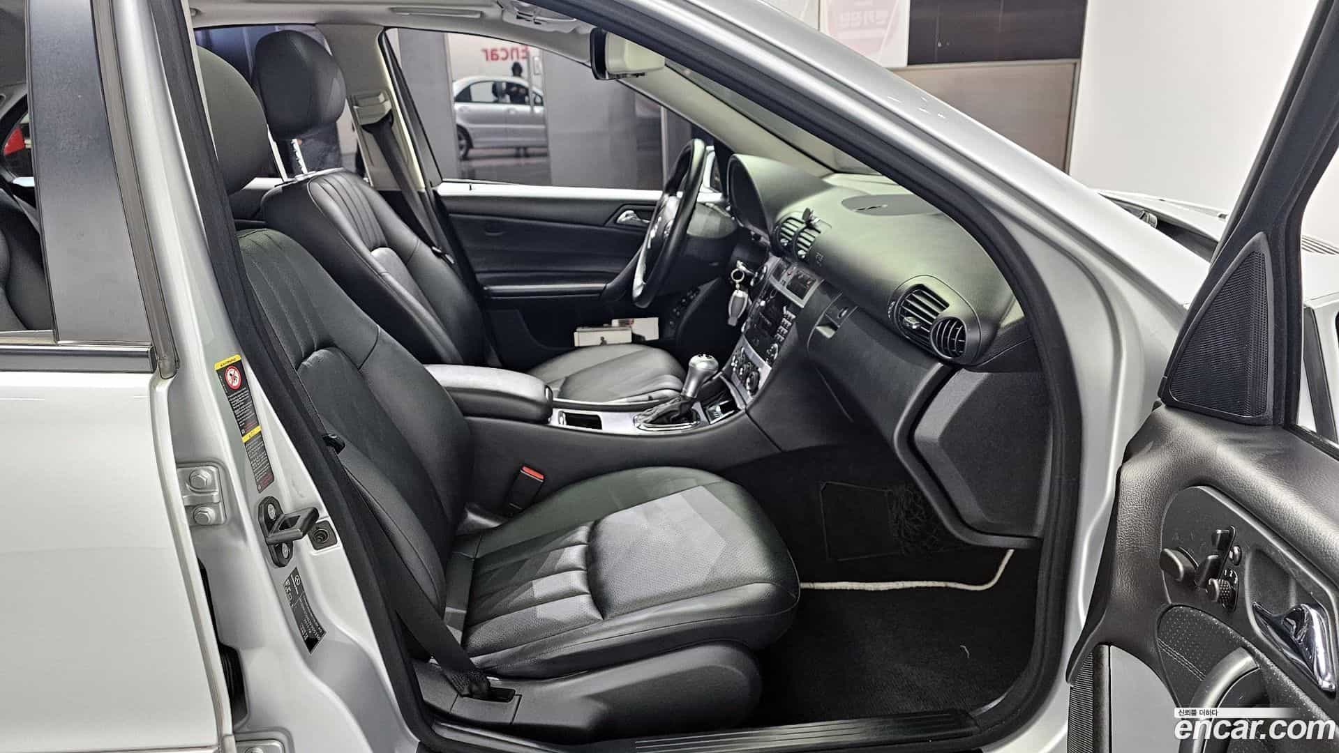 C-Class Mercedes-Benz 2007.5-INNER-010