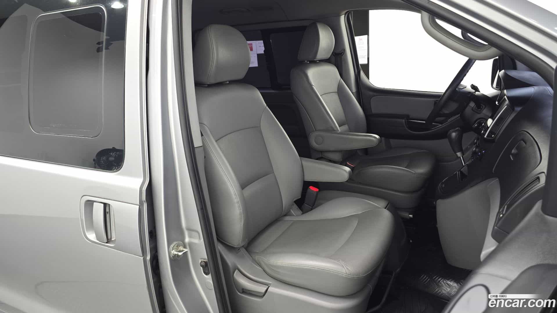 Starex Hyundai 2017.3-INNER-010