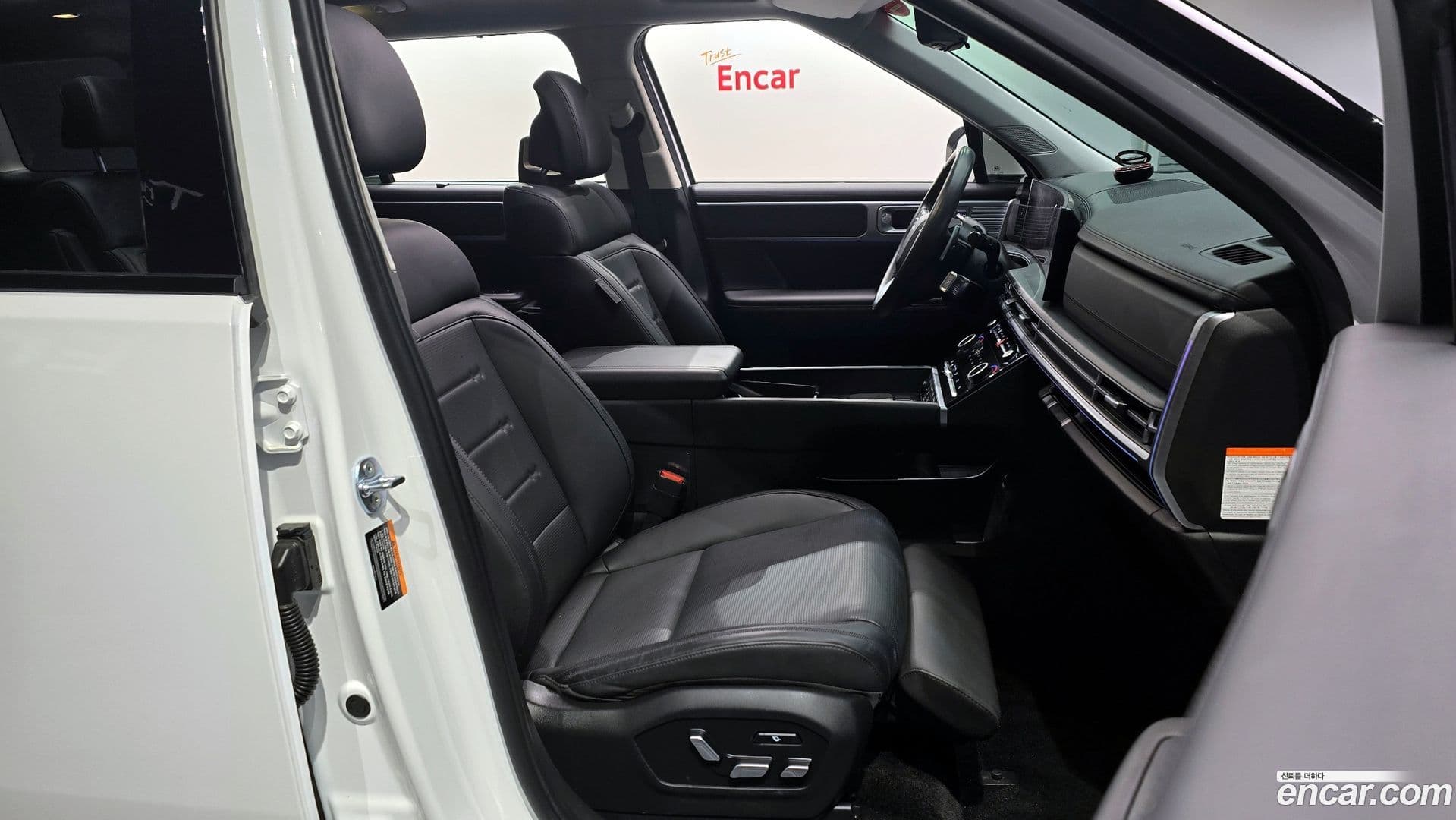 Main__Slider__Photo:Santafe Hyundai 2023.10-9