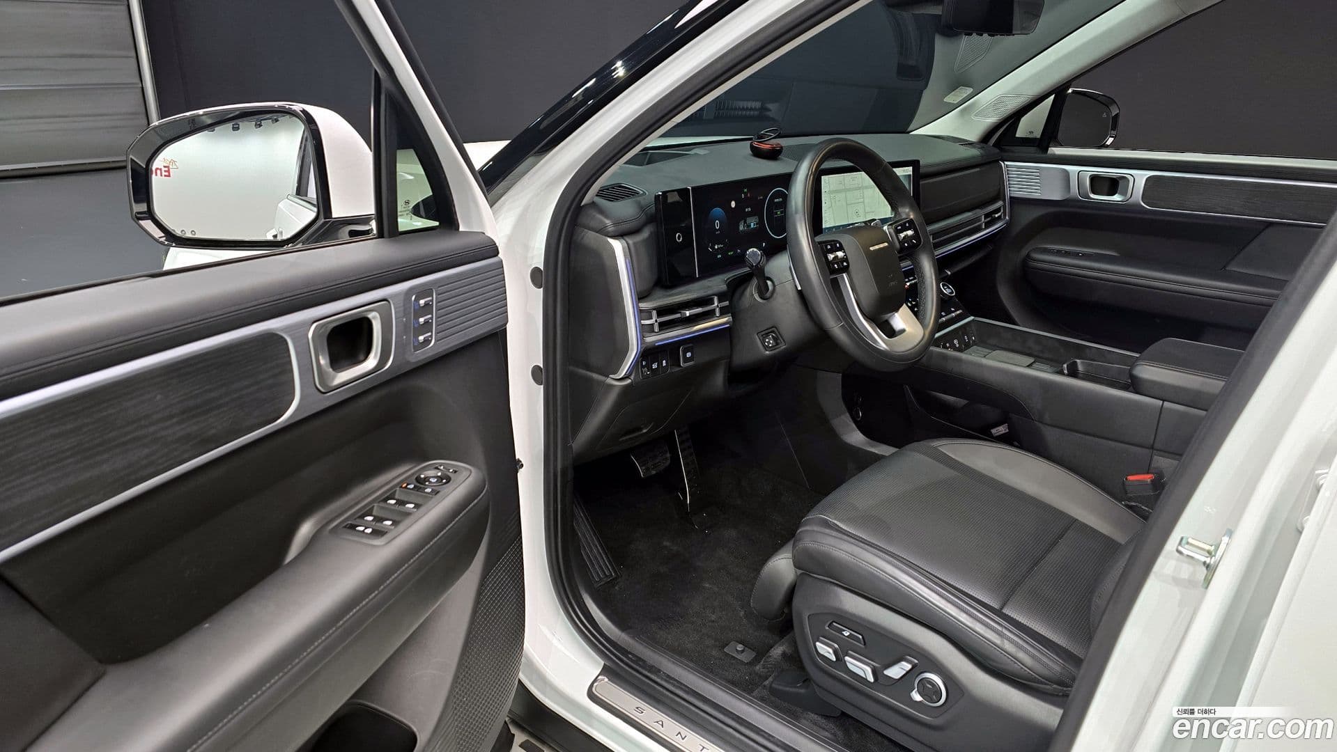 Main__Slider__Photo:Santafe Hyundai 2023.10-10