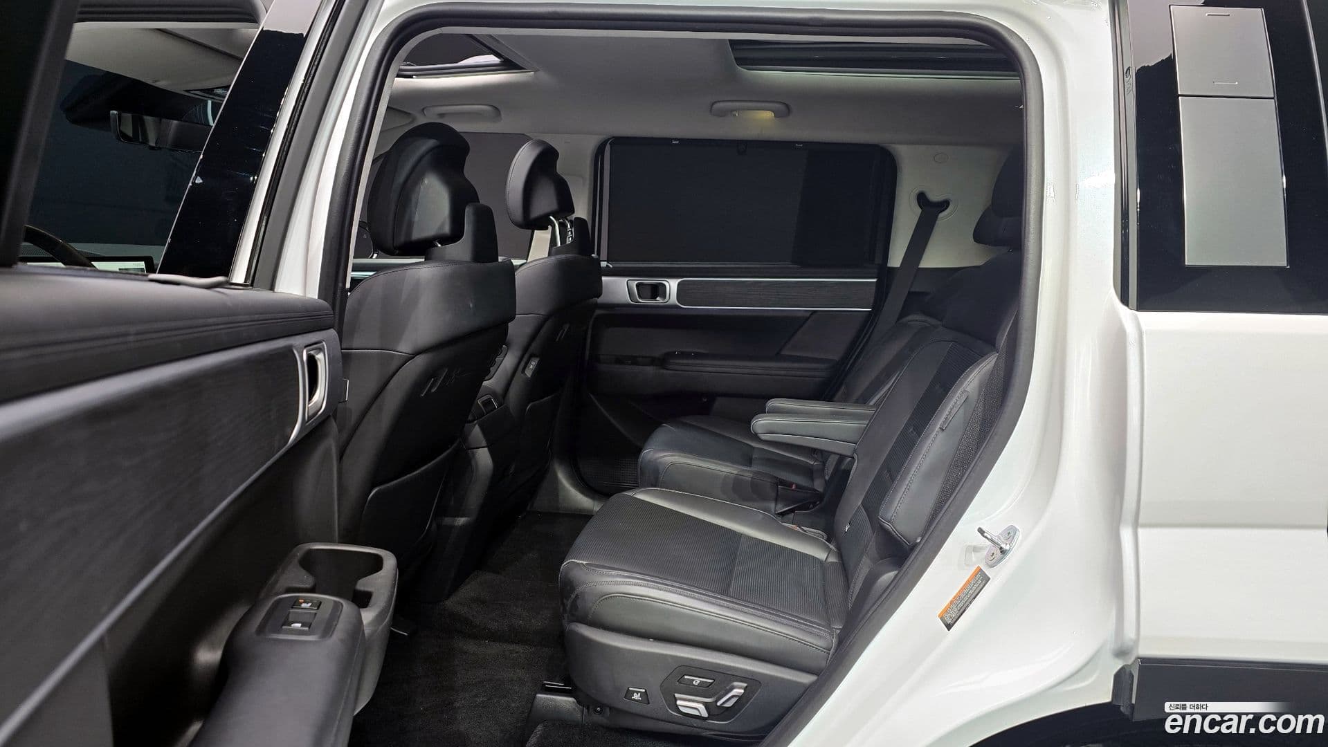 Main__Slider__Photo:Santafe Hyundai 2023.10-11