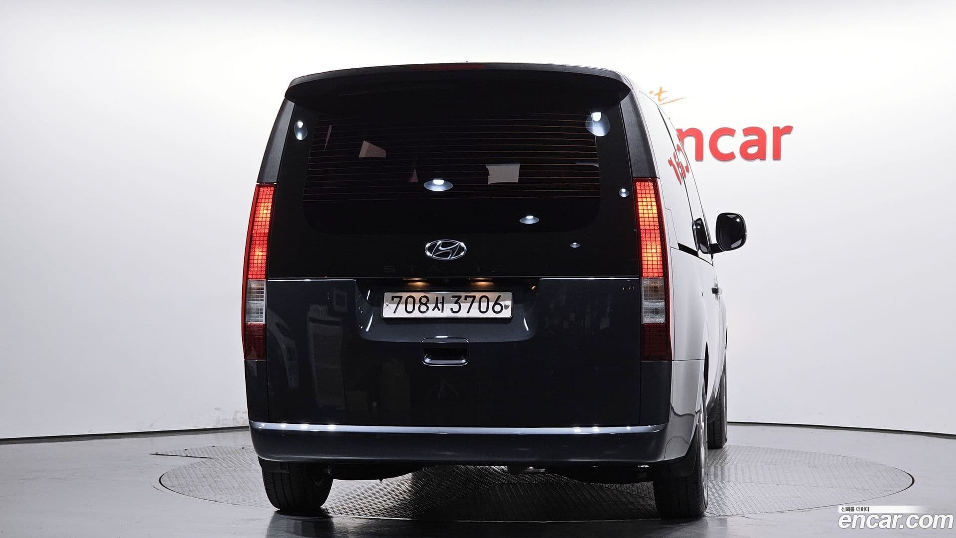 Main__Slider__Photo:Staria Hyundai 2021.6-3