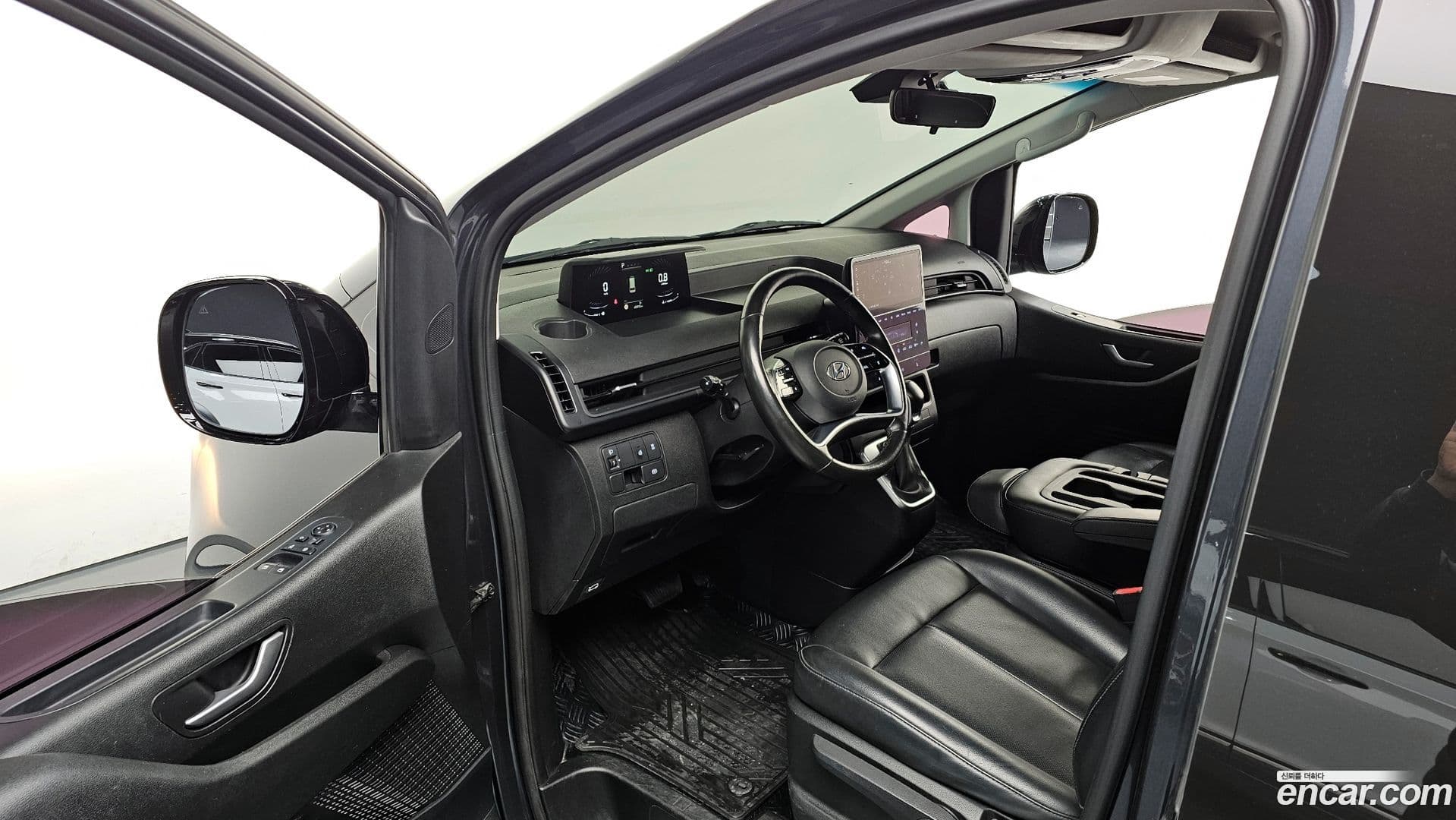 Main__Slider__Photo:Staria Hyundai 2021.6-9