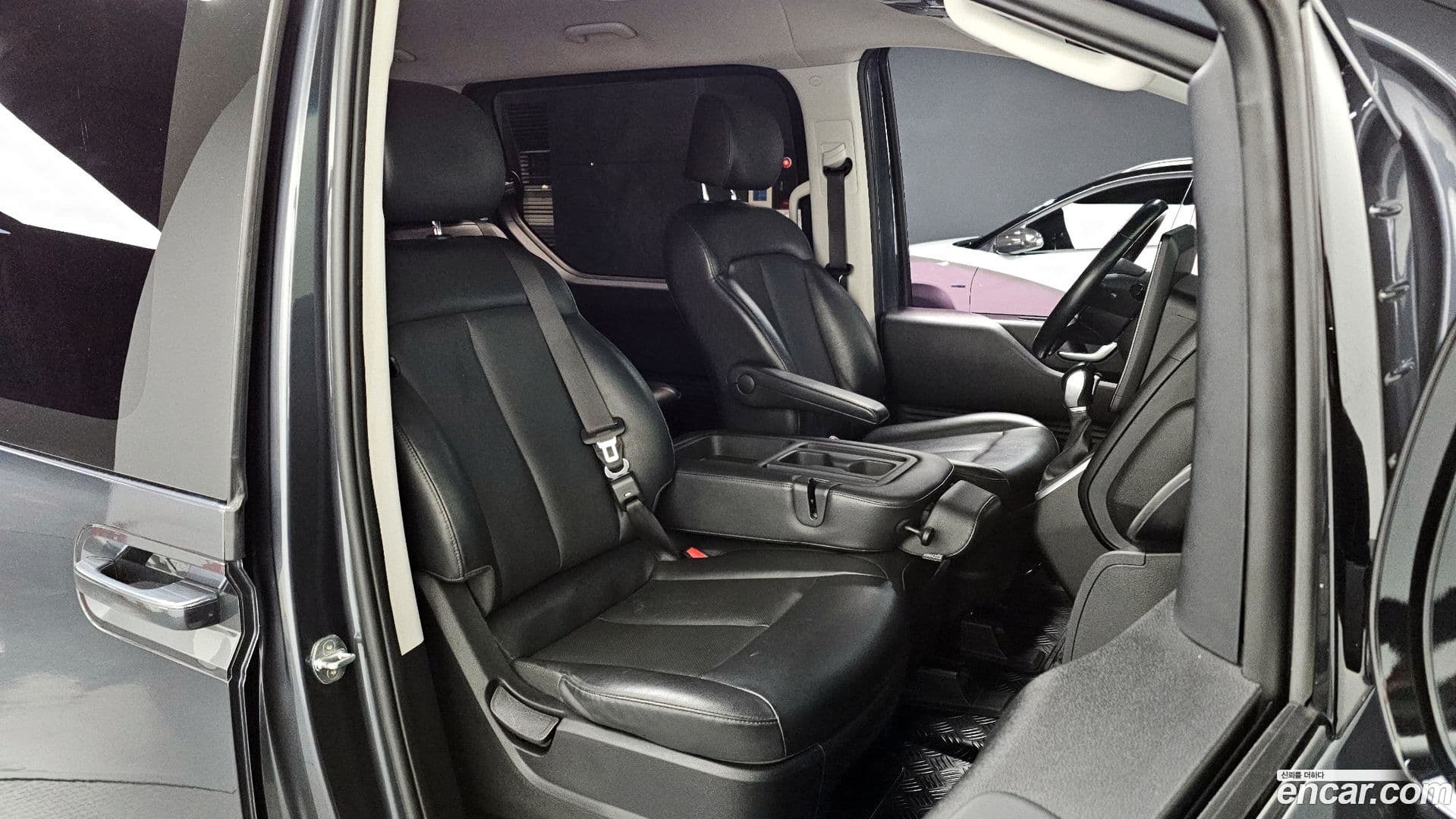 Main__Slider__Photo:Staria Hyundai 2021.6-17