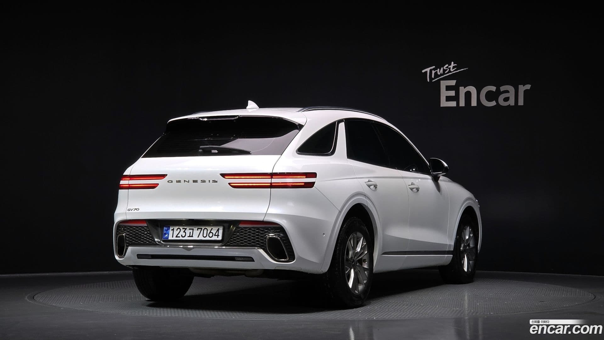 Main__Slider__Photo:GV70 Genesis 2021.2-1