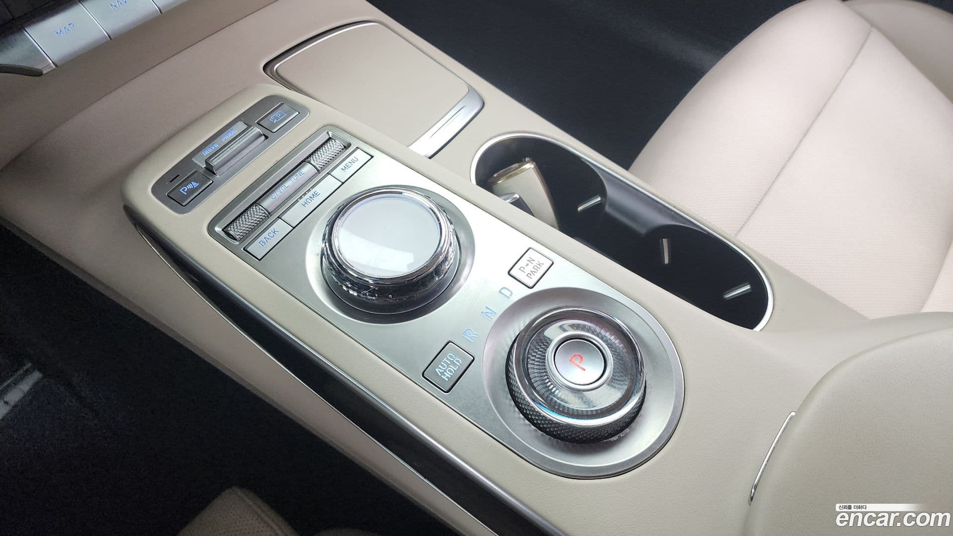 Main__Slider__Photo:GV70 Genesis 2021.2-8