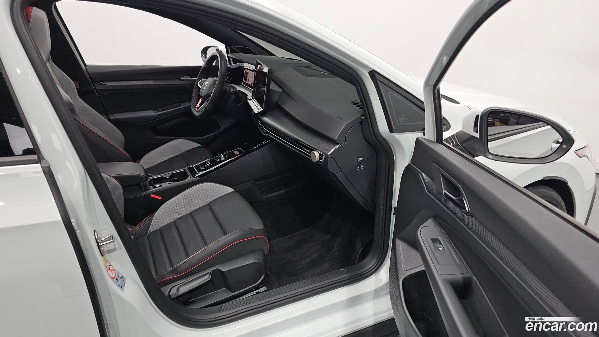 Main__Slider__Photo:Golf Volkswagen 2025.5-9