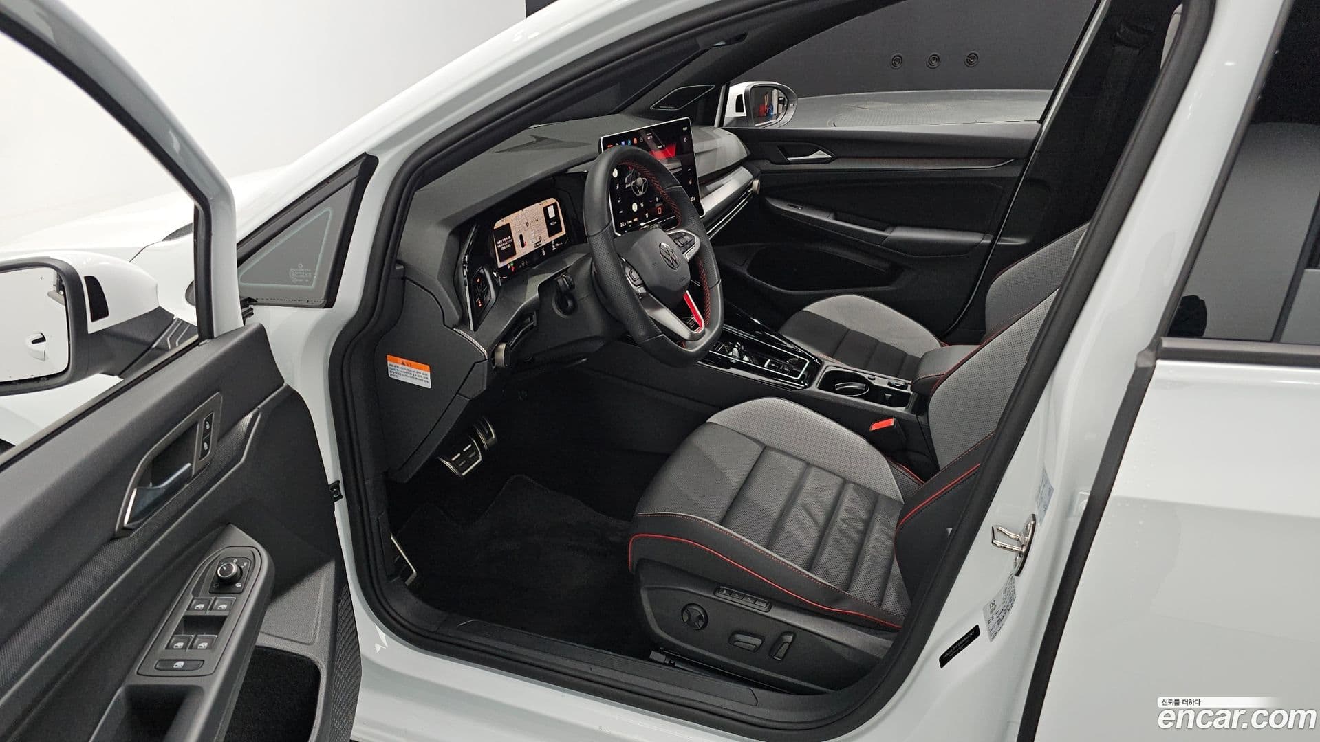 Main__Slider__Photo:Golf Volkswagen 2025.5-10