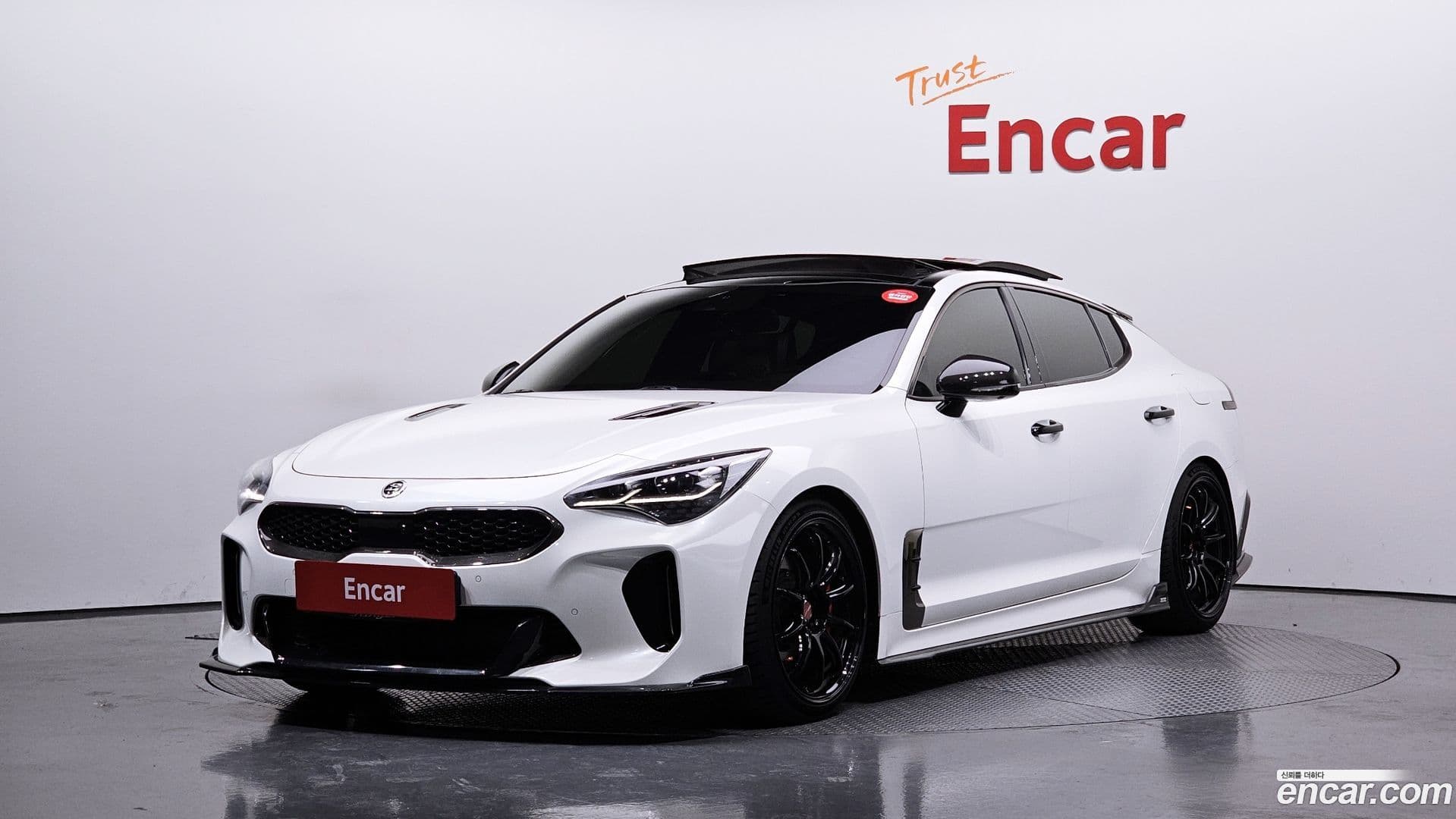 Main__Slider__Photo:Stinger Kia 2017.6-0