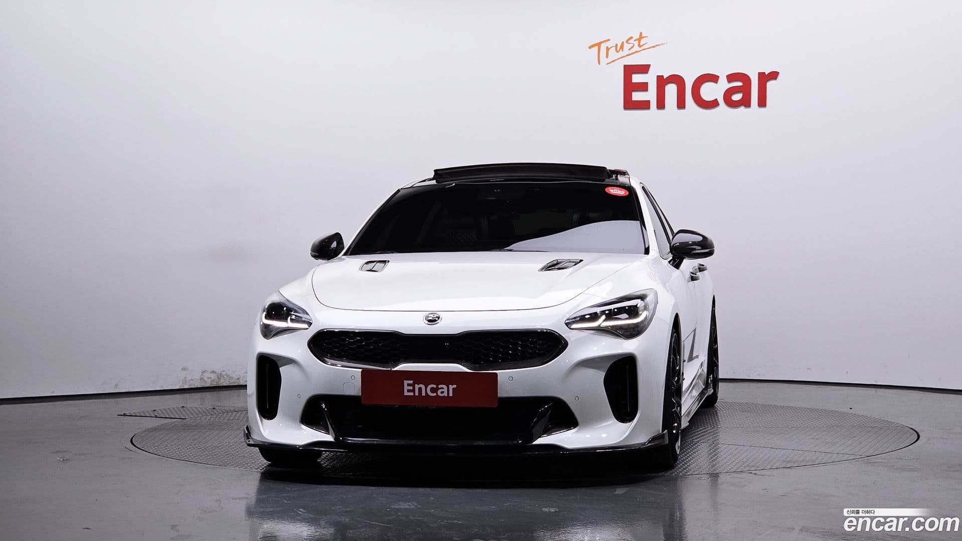 Main__Slider__Photo:Stinger Kia 2017.6-2