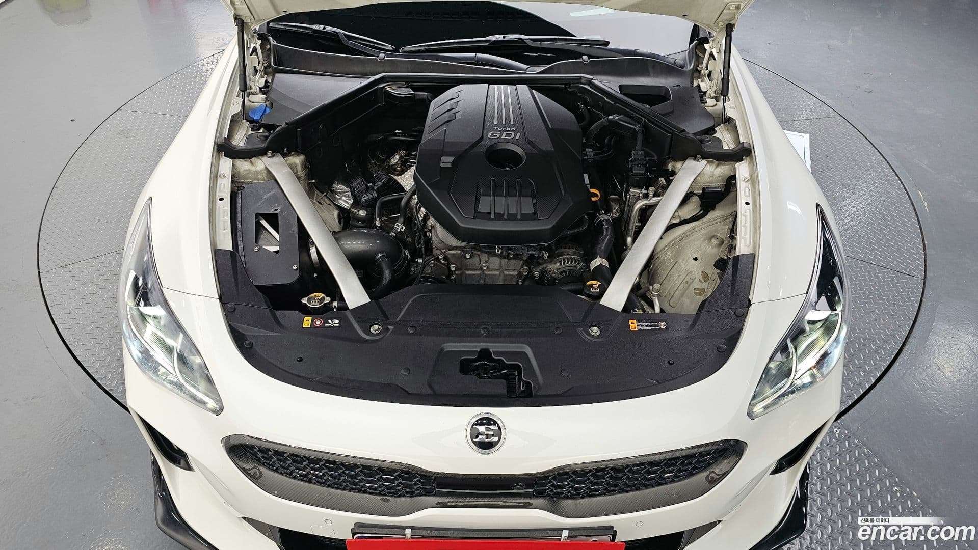 Main__Slider__Photo:Stinger Kia 2017.6-5