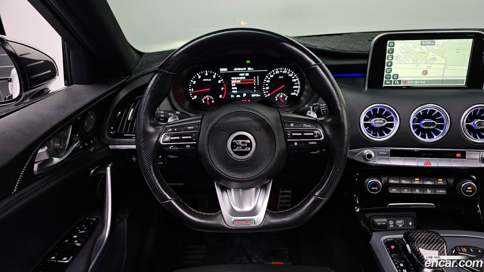 Main__Slider__Photo:Stinger Kia 2017.6-12