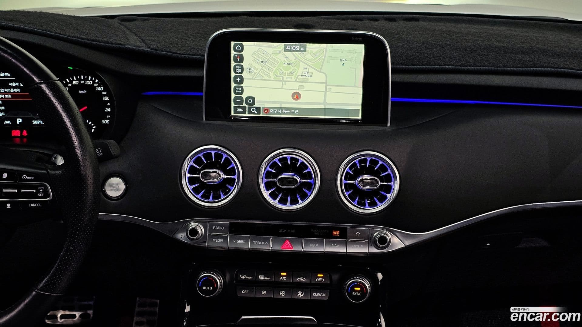 Main__Slider__Photo:Stinger Kia 2017.6-13